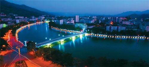 叫他八面玲珑是什么歌（叫他八面玲珑是什么歌曲）